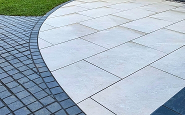 Натуральная каменная брусчатка RKS Slate Belgian Black: элегантность черного цвета в деталях
