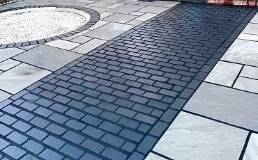 Натуральная каменная брусчатка RKS Slate Belgian Black: элегантность черного цвета в деталях