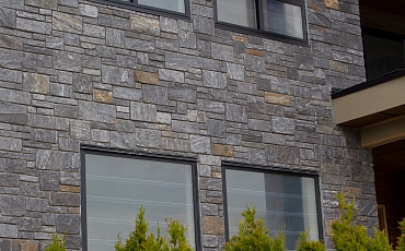 Новая коллекция RKS SLATE: Античный серый камень для фасада в линейке Greenwich Gray Temple