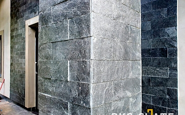 Изысканный фасад с индийской сланцевой плиткой RKS SLATE Silver Shine Natural: элегантная отделка дома натуральным камнем