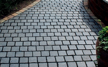 Натуральная каменная брусчатка RKS Slate Belgian Black: элегантность черного цвета в деталях